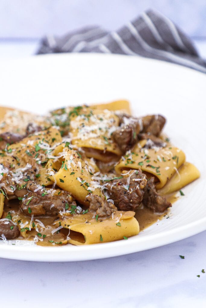 Pasta med oksemørbrad - Opskrift med svampe, cognac og fløde