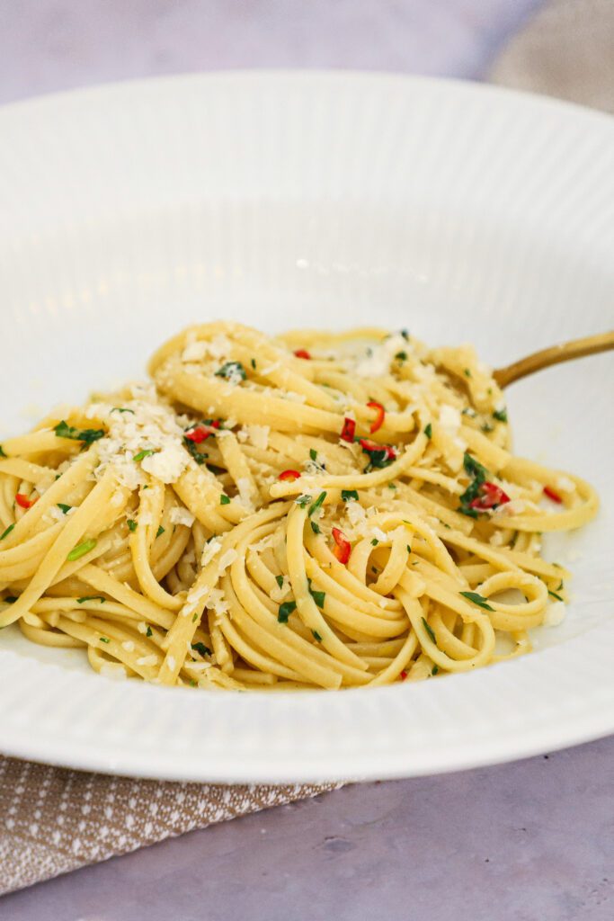 Chili-hvidløgs pasta - Opskrift på pasta med hvidløg og chili