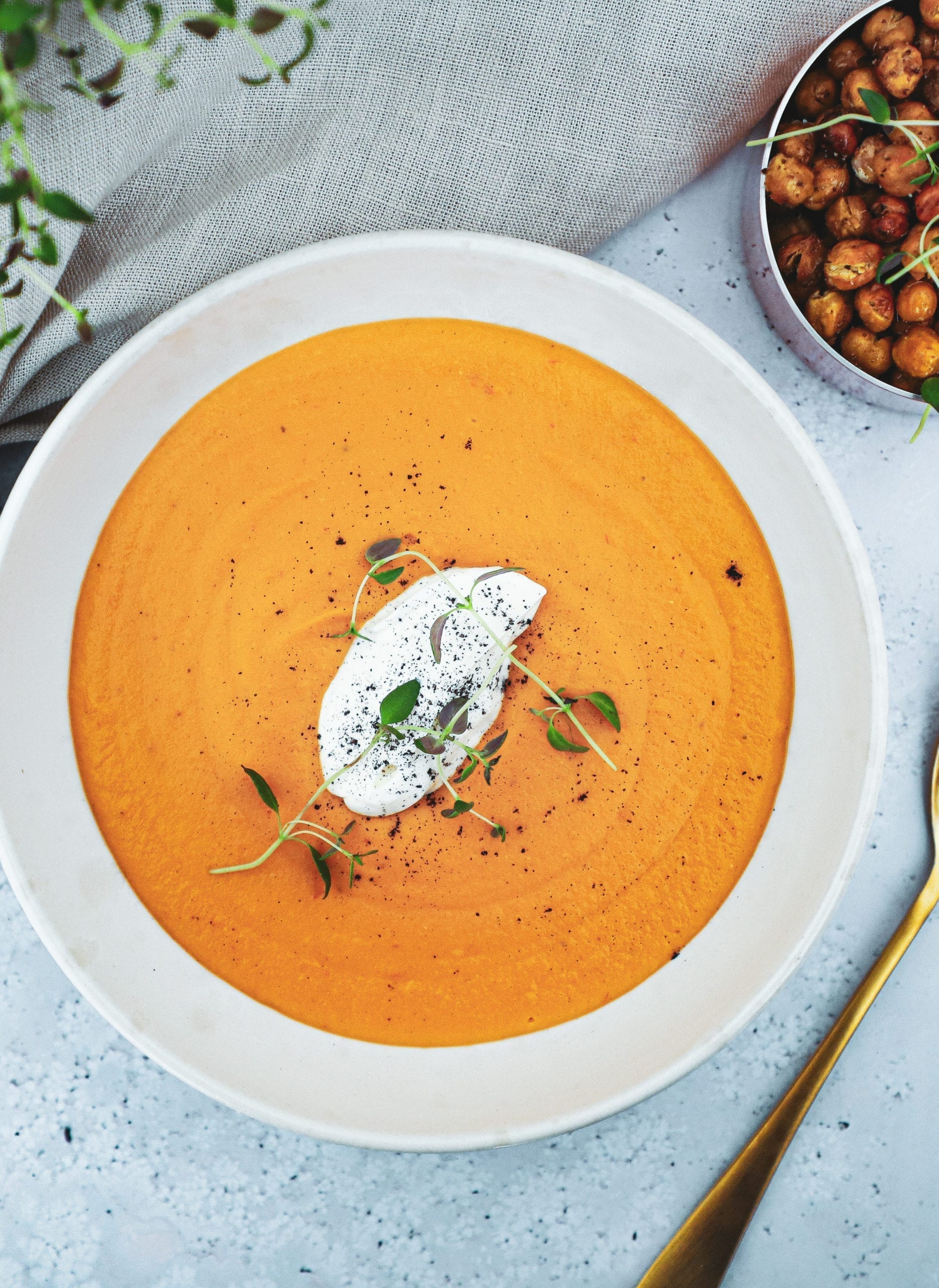 Grøntsagssuppe - Opskrift med sød kartoffel og bagt peberfrugt