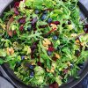 Salat med blåbær og valnødder - Opskrift på frisk salat