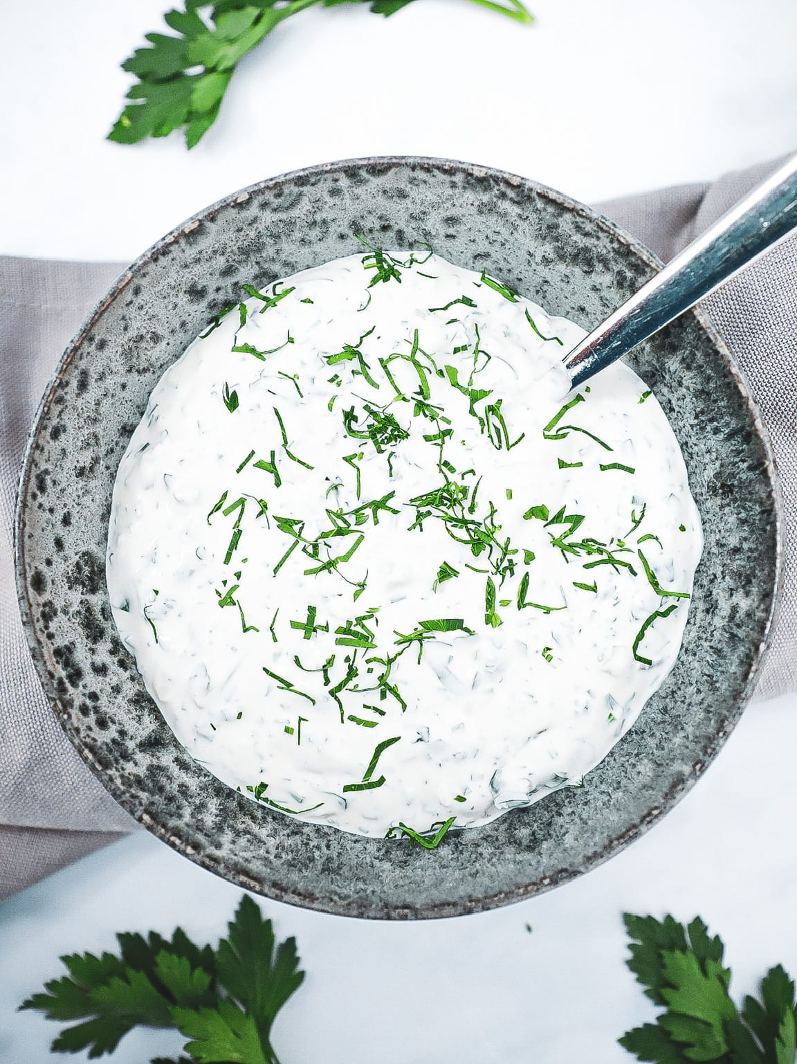 Krydderurte dressing - Opskrift på skøn dressing med urter