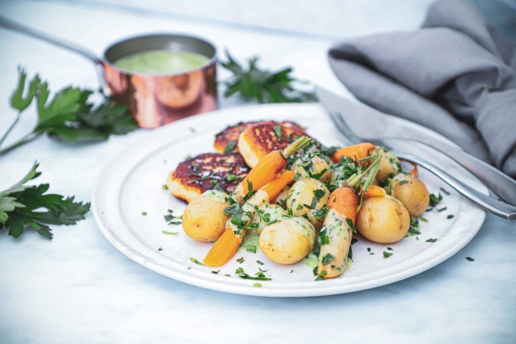 Fiskefrikadeller - Opskrift med den bedste persillesauce