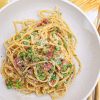 Pasta med bacon og ærter - Opskrift på nem og lækker pasta