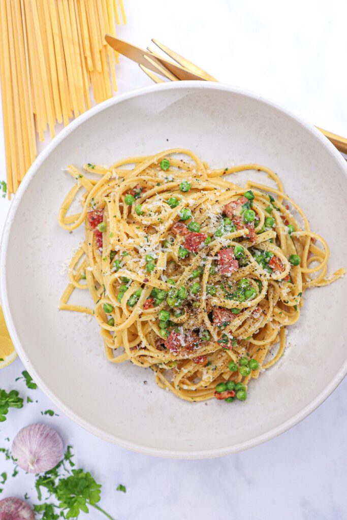 Pasta med bacon og ærter - Opskrift på nem og lækker pasta
