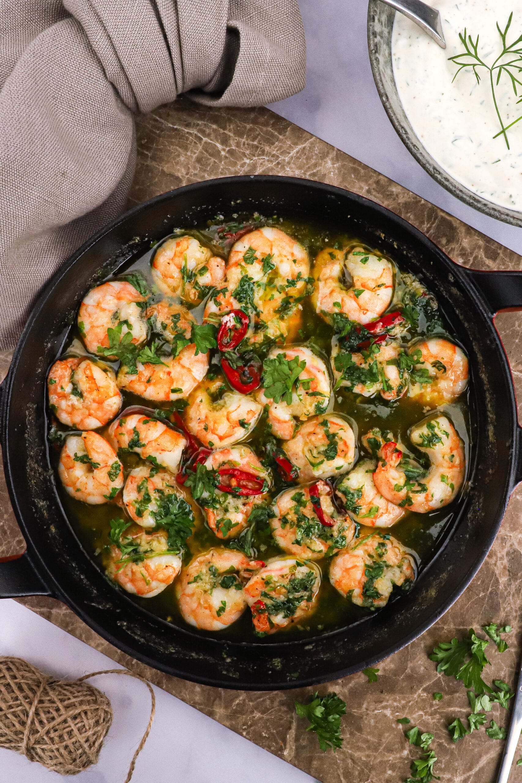 Gambas al ajillo - Opskrift på chili/hvidløgs rejer med persille