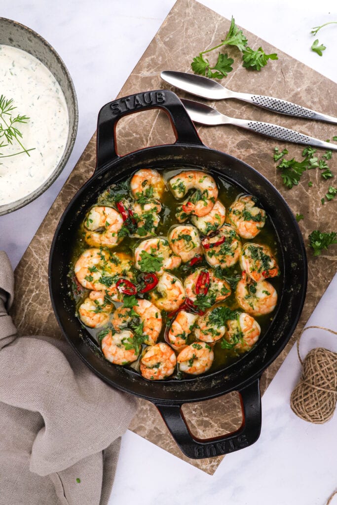 Gambas al ajillo - Opskrift på chili/hvidløgs rejer med persille
