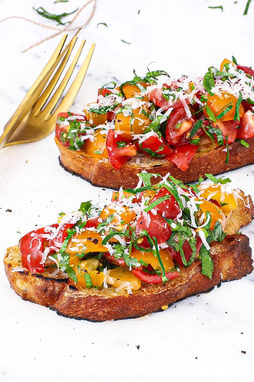 Tomat bruschetta - Opskrift på bruschetta med tomat og trøffel