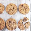 Hjemmebagte cookies - Opskrift på cookies med chokolade og nødder