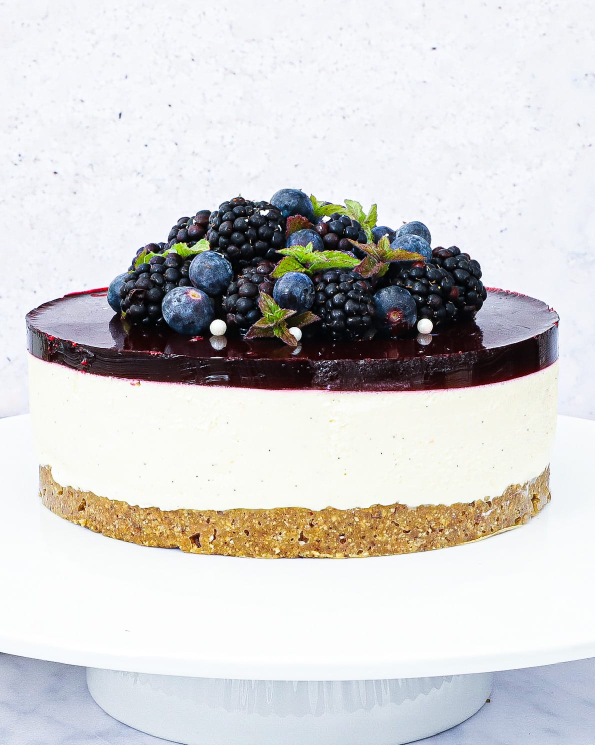 Cheesecake med brombær - Opskrift på nem og skøn cheesecake
