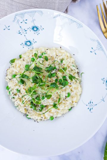 Citronrisotto med ærter - Opskrift på cremet risotto med citron