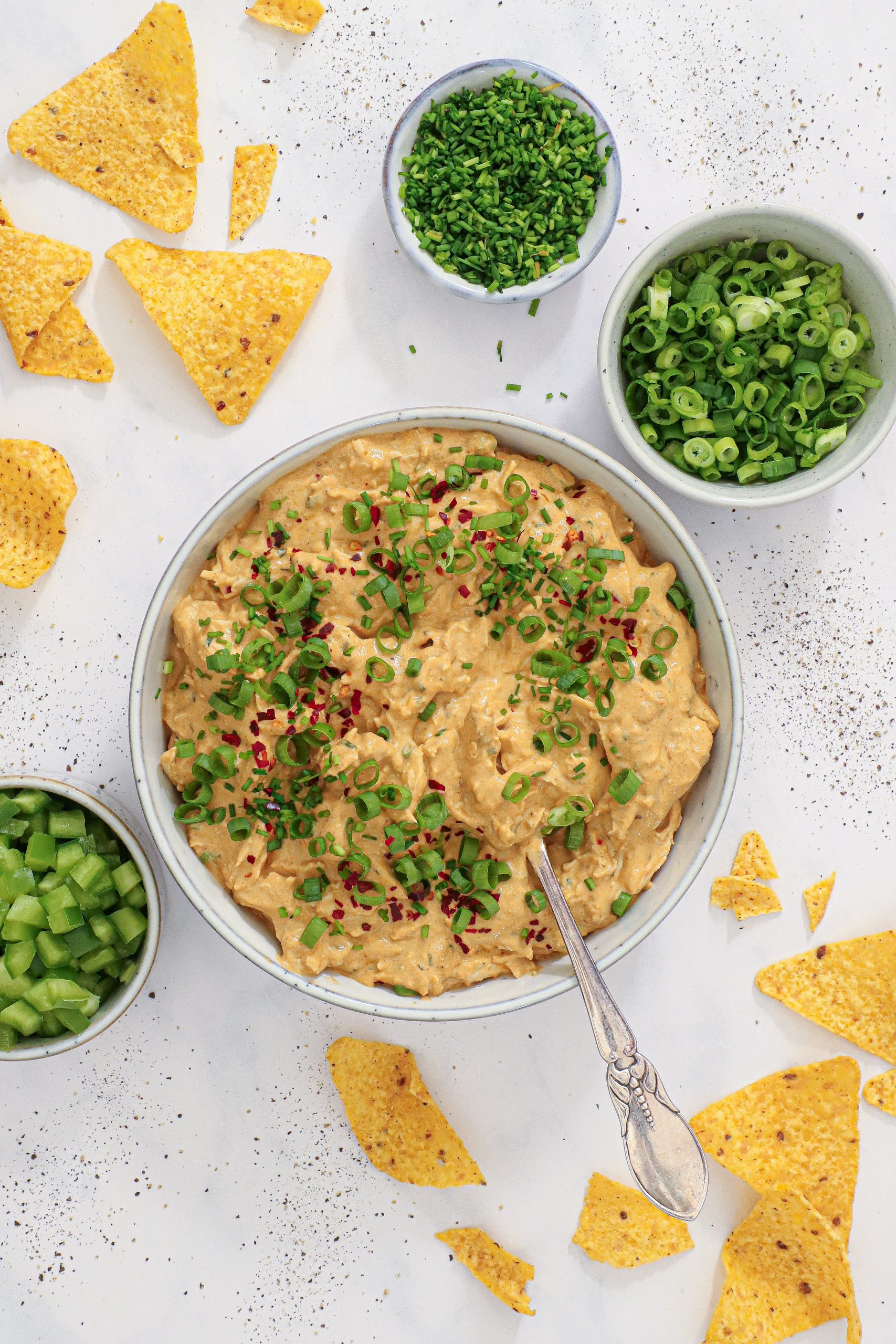 Ostedip med kylling - Opskrift på spicy buffalo chicken dip