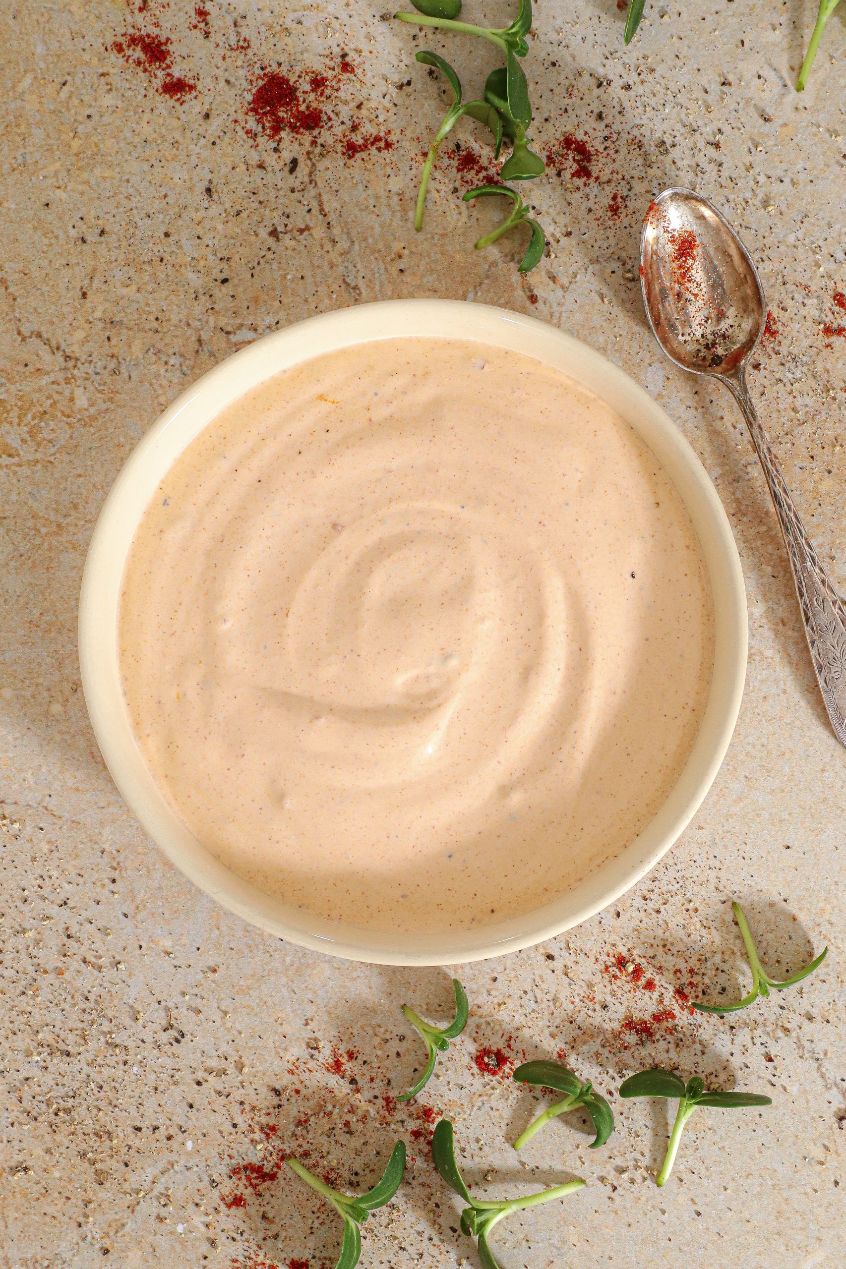 Chilidressing - Opskrift på mild og cremet chilidressing
