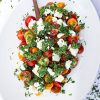 Tomatsalat - Opskrift på tomatsalat med pesto og feta