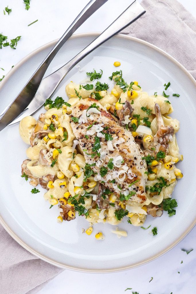Pasta med kylling og kantareller - Pasta i cremet flødesauce
