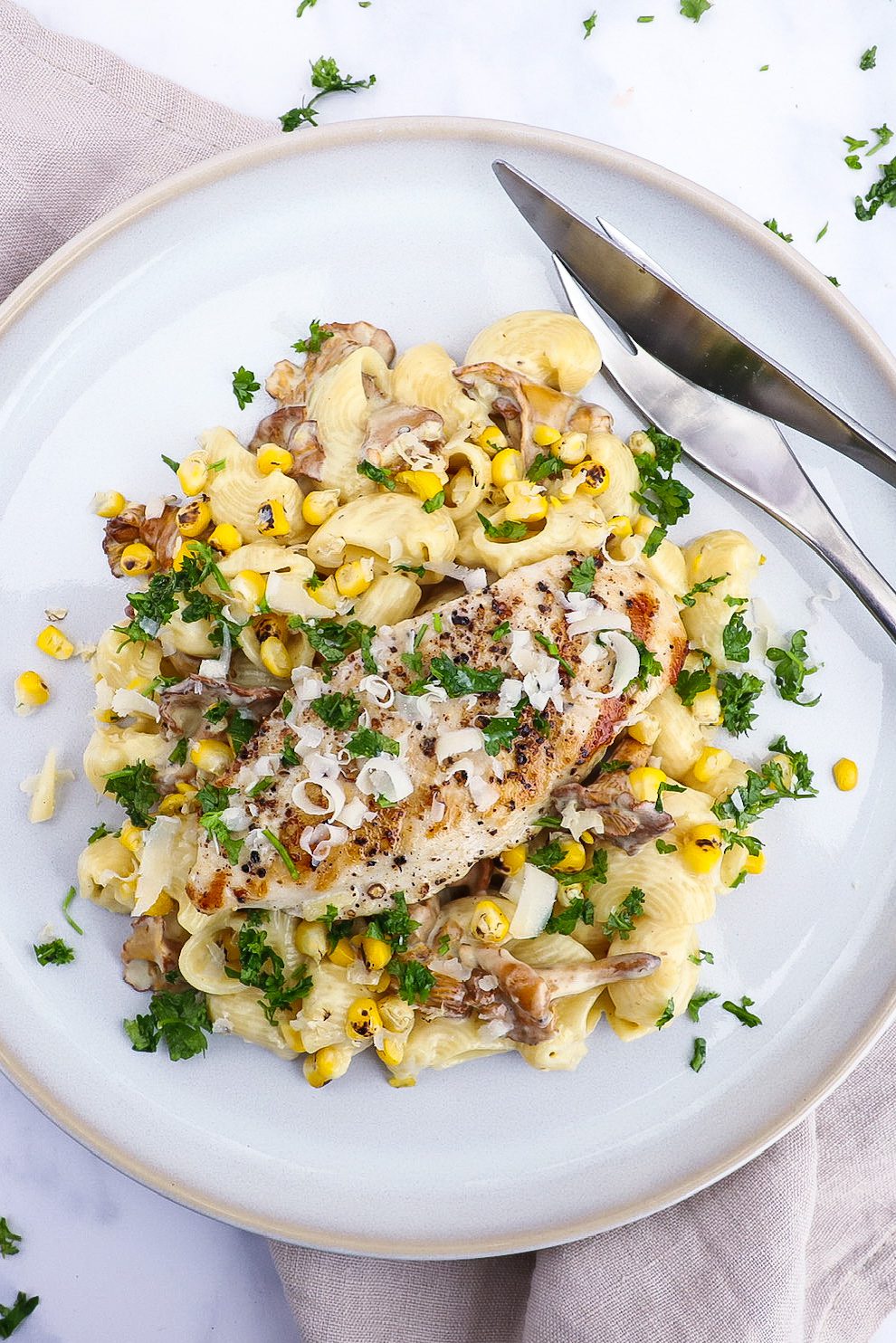 Pasta med kylling og kantareller - Pasta i cremet flødesauce