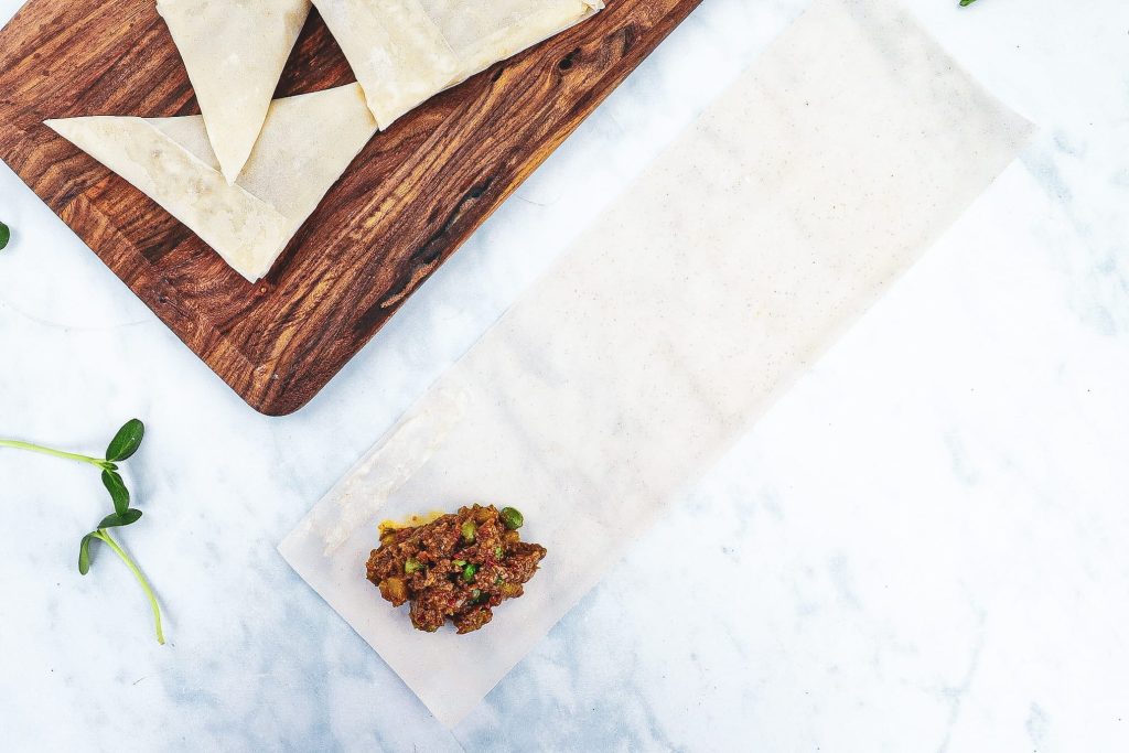 Samosa - Opskrift på sprøde samosa med oksekød og grøntsager