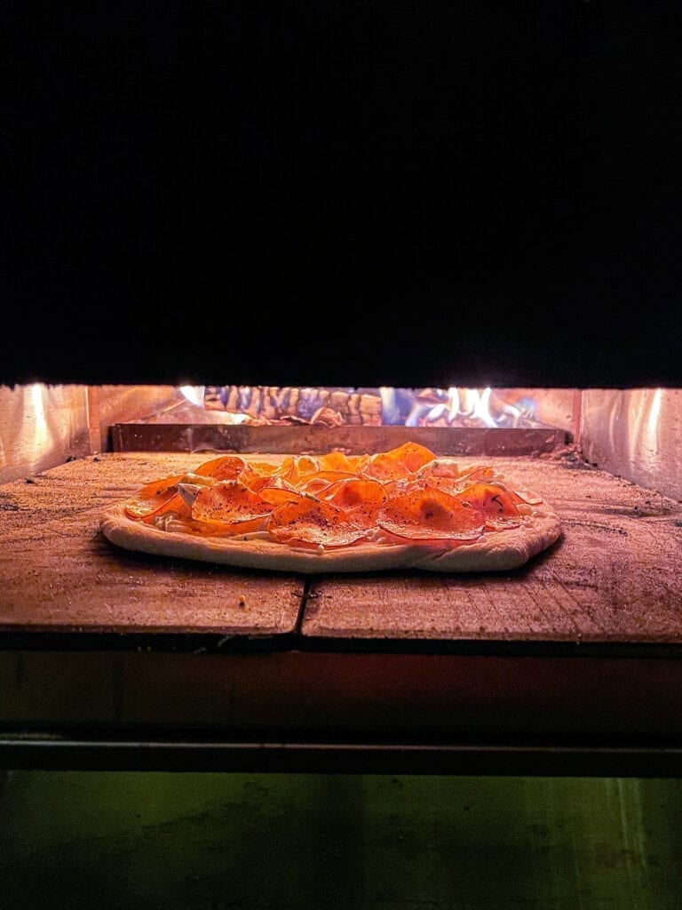Sød kartoffel pizza - Opskrift på skøn pizza bianco topping