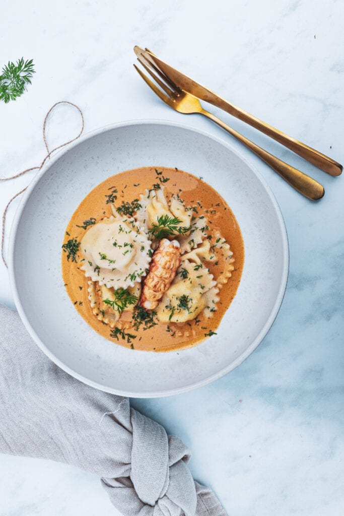 Ravioli med jomfruhummer - Opskrift med jomfruhummer og bisque