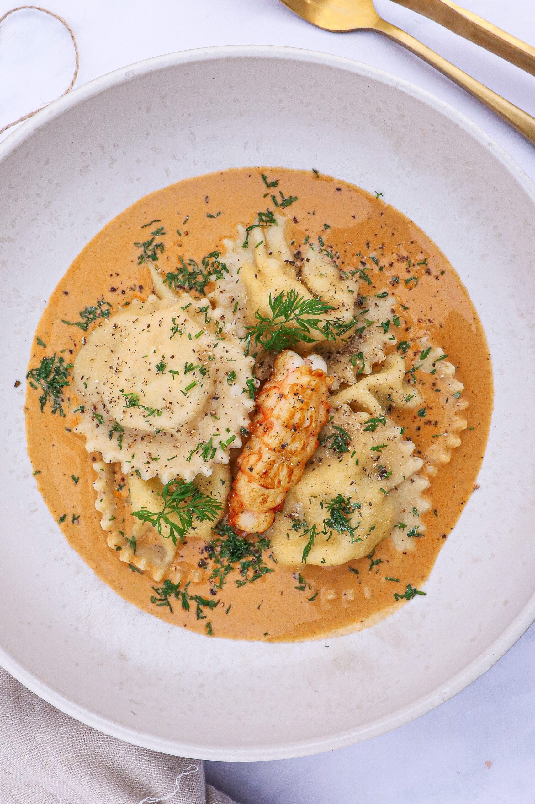 Ravioli med jomfruhummer - Opskrift med jomfruhummer og bisque