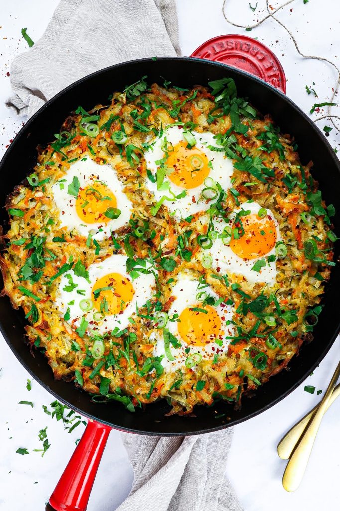 Rösti med spejlæg - Opskrift på stor rösti med grønt og æg