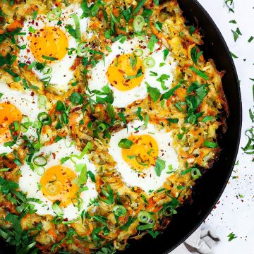 Rösti med spejlæg - Opskrift på stor rösti med grønt og æg