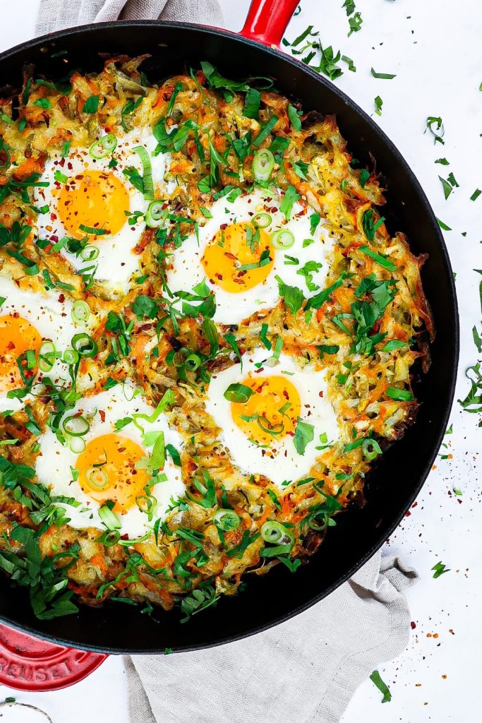 Rösti med spejlæg - Opskrift på stor rösti med grønt og æg