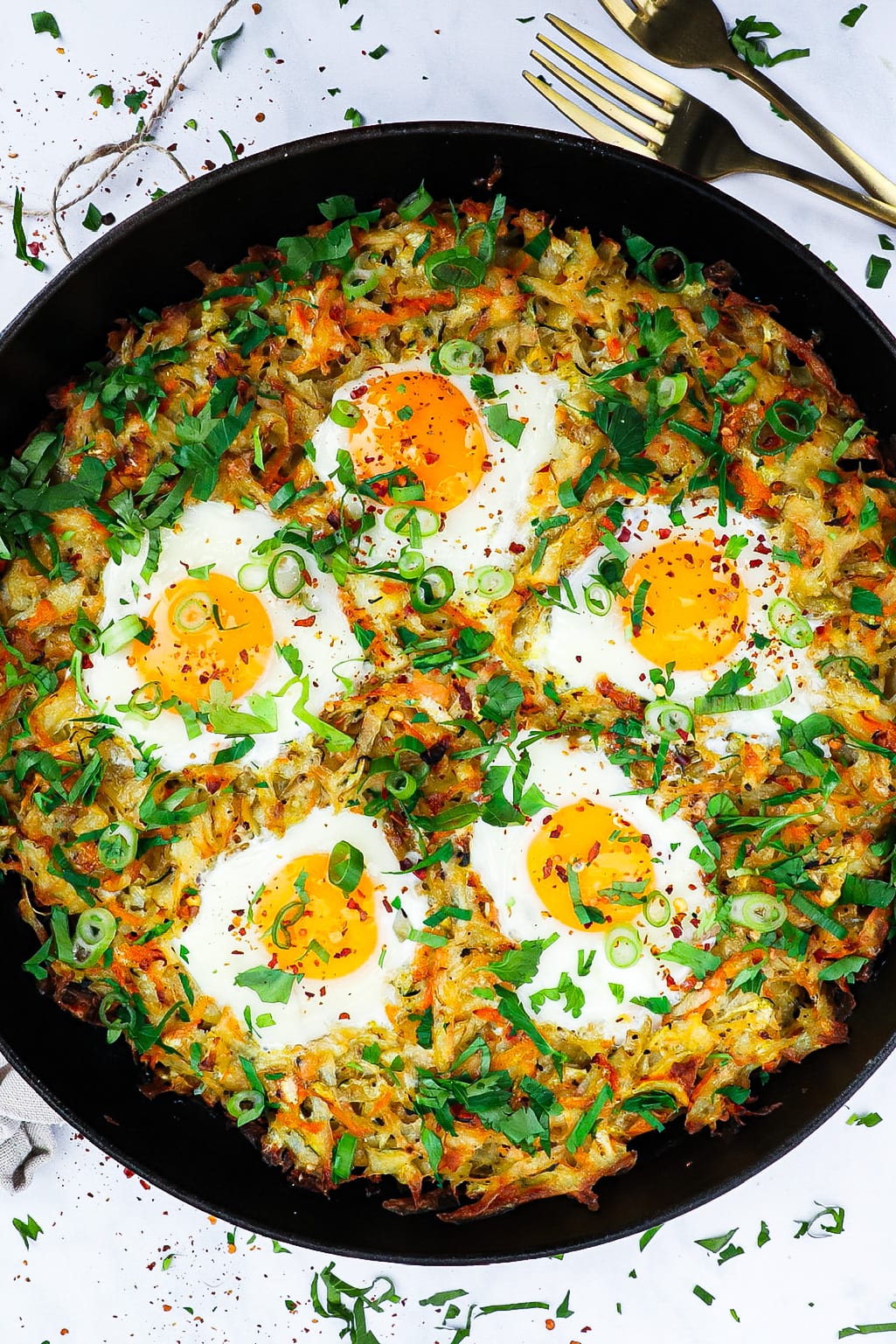 Rösti med spejlæg - Opskrift på stor rösti med grønt og æg