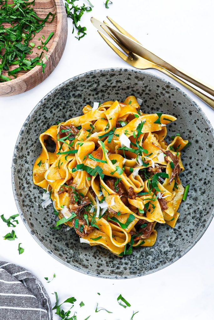 Braiserede oksehaler - Opskrift på oksehaleragout med pasta