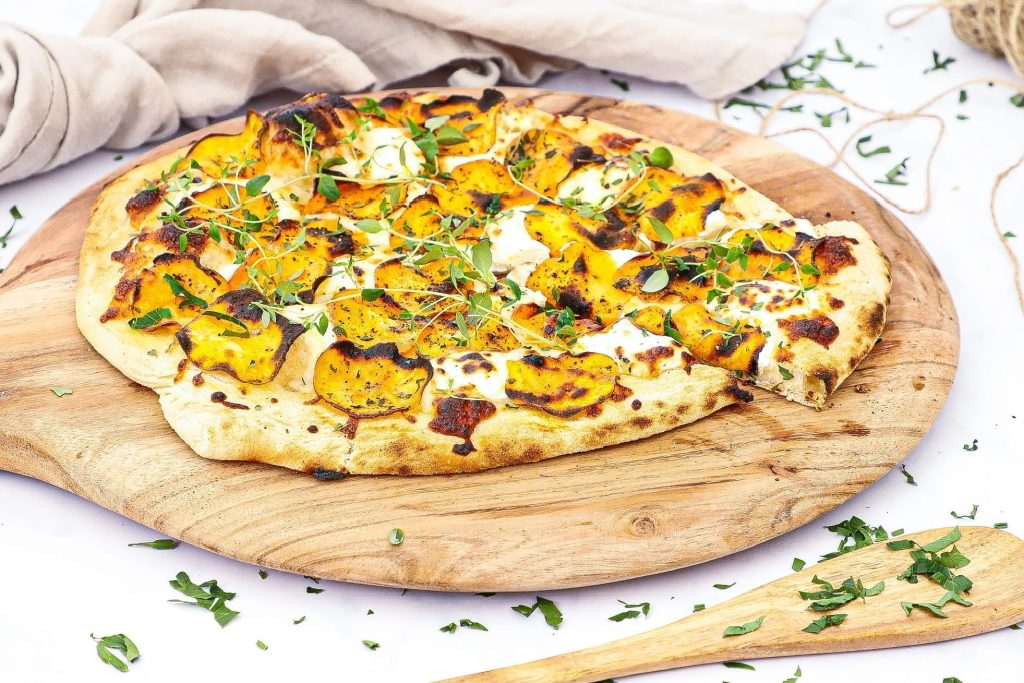 Sød kartoffel pizza - Opskrift på skøn pizza bianco topping