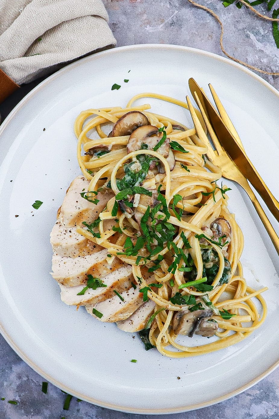 Pasta i cremet svampesauce - Opskrift på pasta med svampe