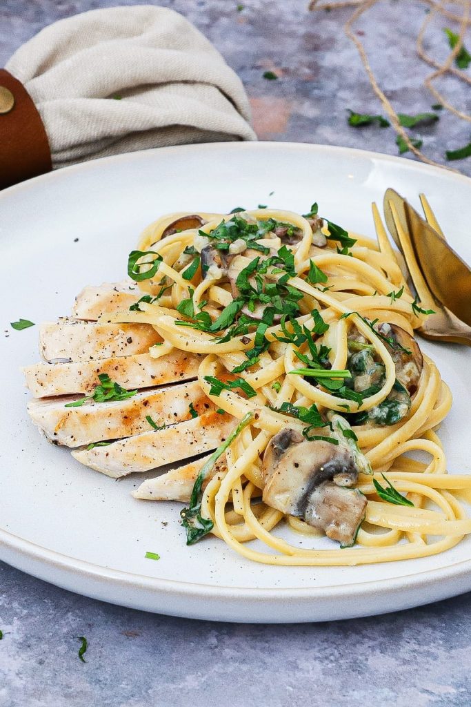 Pasta i cremet svampesauce - Opskrift på pasta med svampe