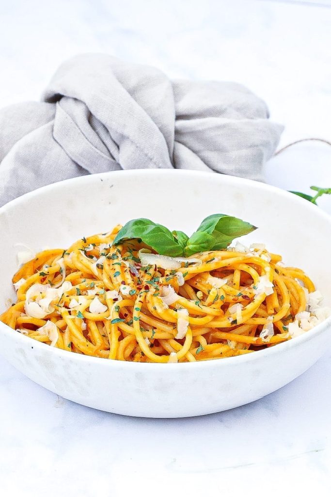 Pasta med bagte tomater - Pasta i frisk cremet tomatsauce