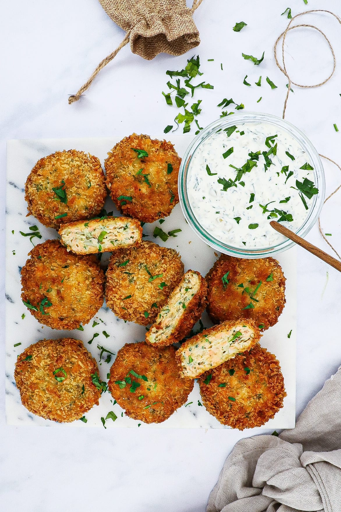 Sprøde fishcakes - Opskrift på panko panerede fiskefrikadeller