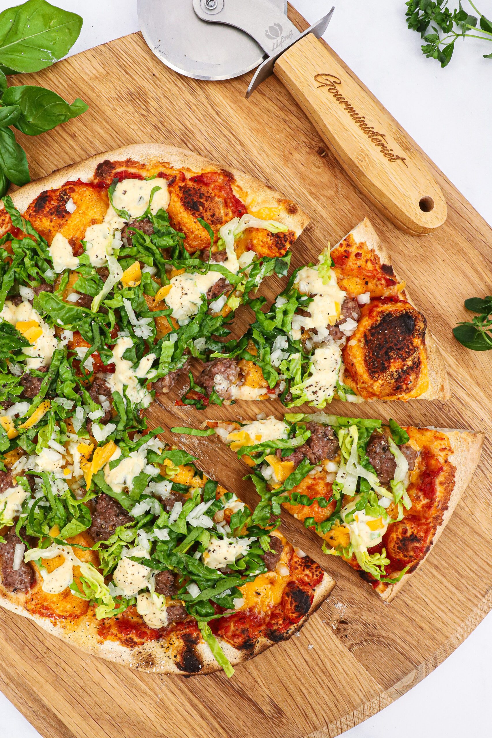 Bic Mac pizza - Opskrift på pizza med Big Mac topping