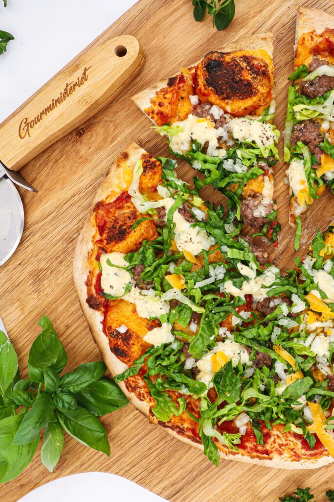Bic Mac pizza - Opskrift på pizza med Big Mac topping