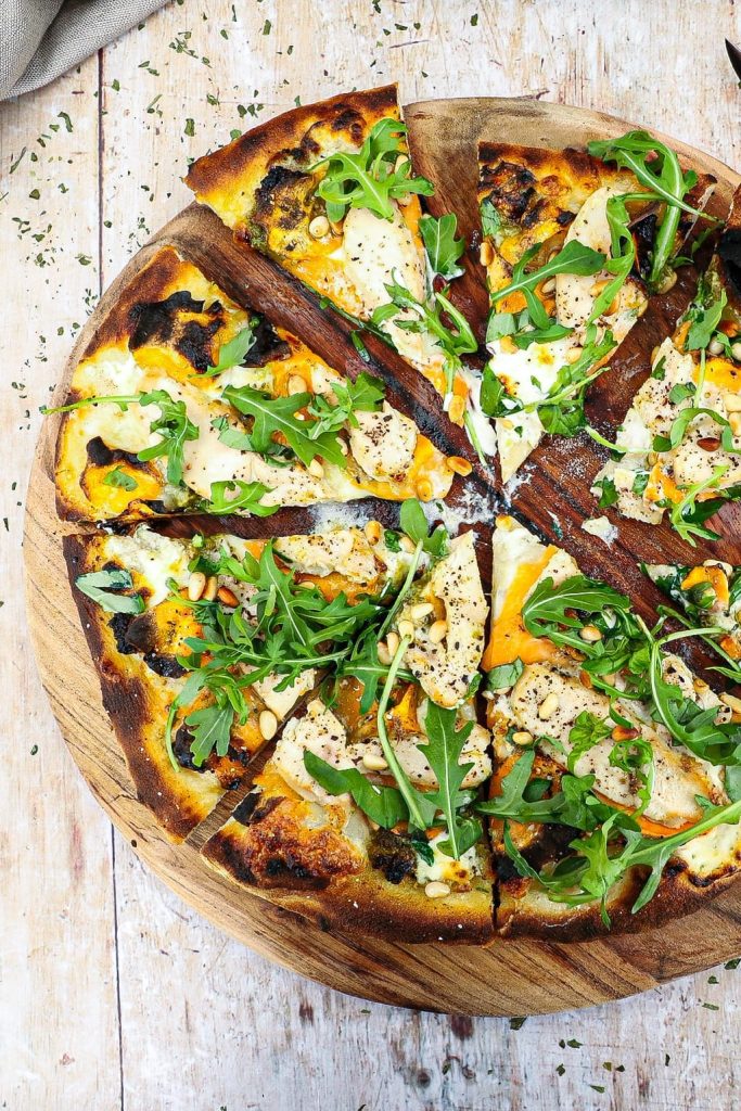 Pizza bianco med sød kartoffel og kylling - Opskrift på pizza