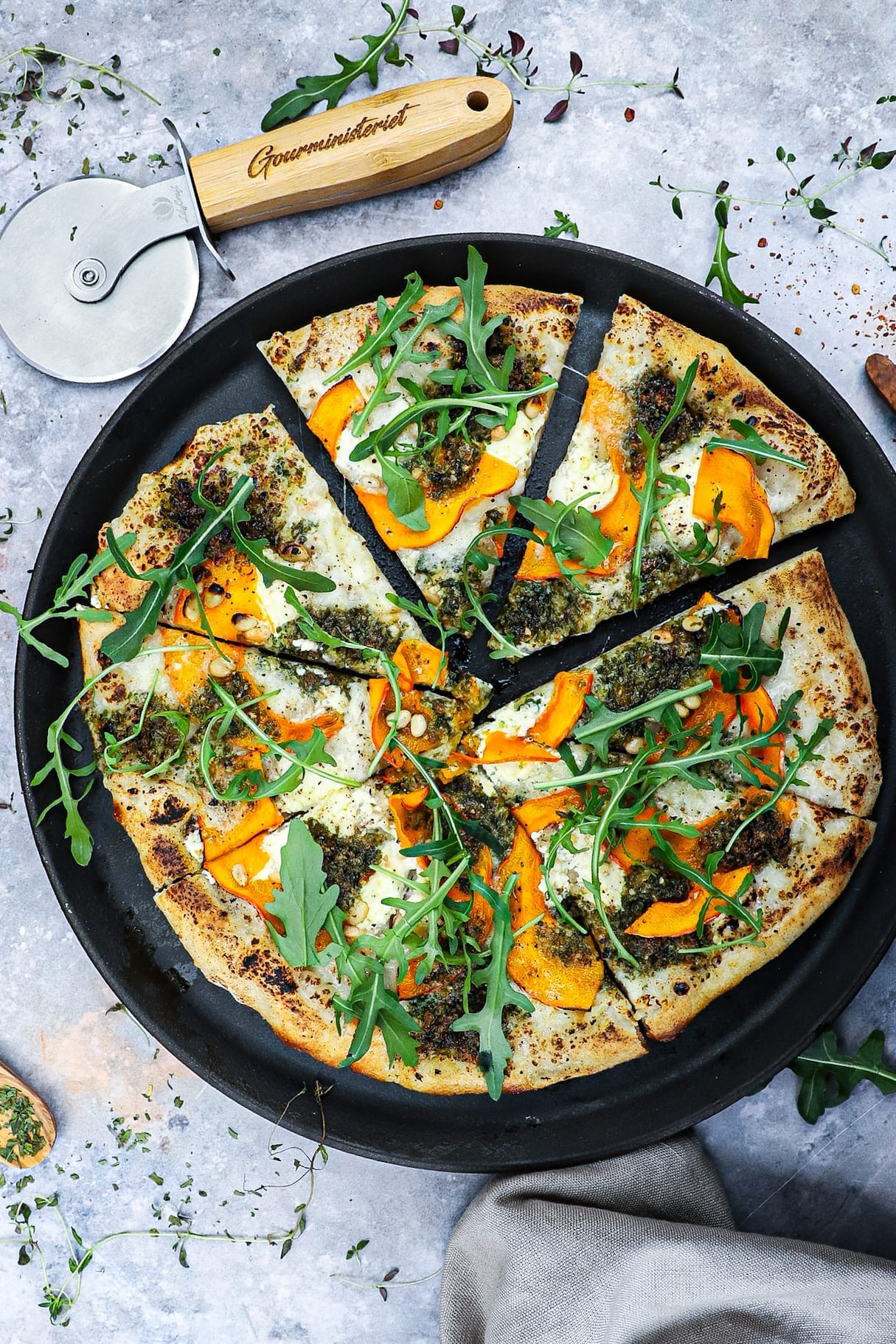 Pizza bianco med græskar - Opskrift på græskar pizza