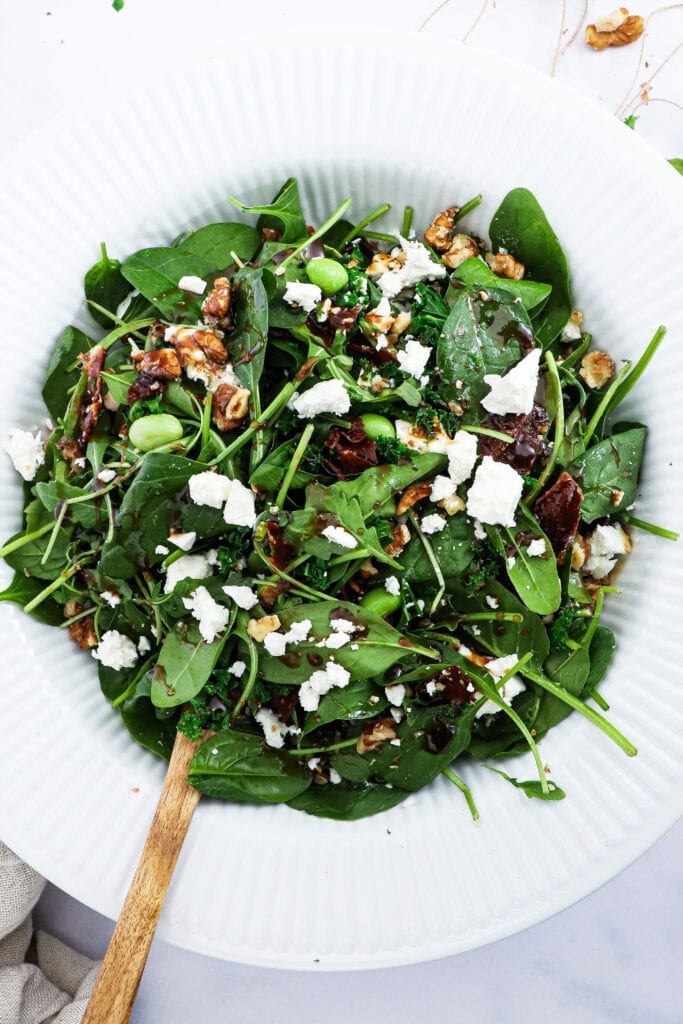 Spinatsalat - Opskrift på spinatsalat med parmaskinke