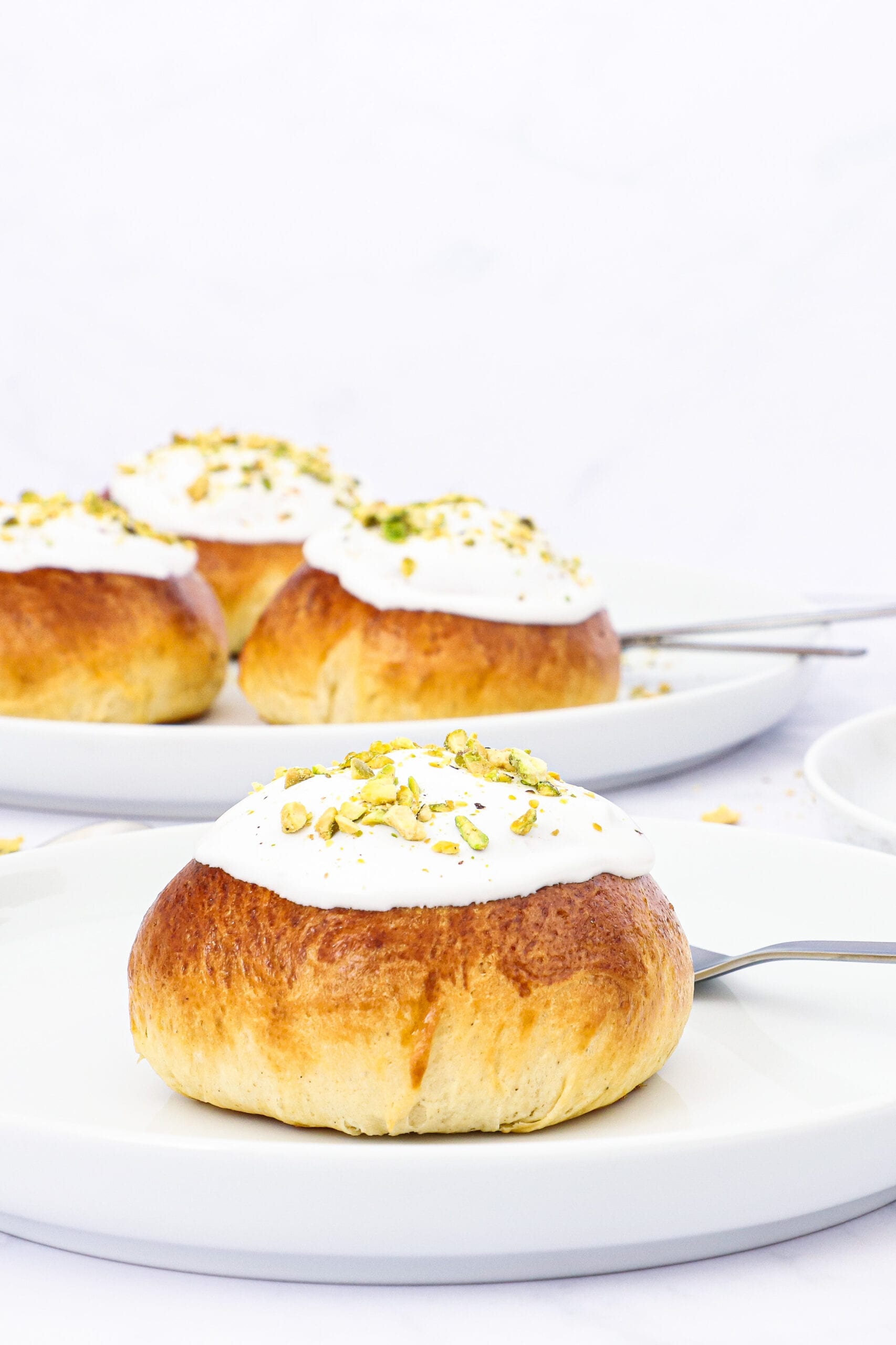 Fastelavnsboller med æble og pistacie - Opskrift på fastelavnsboller