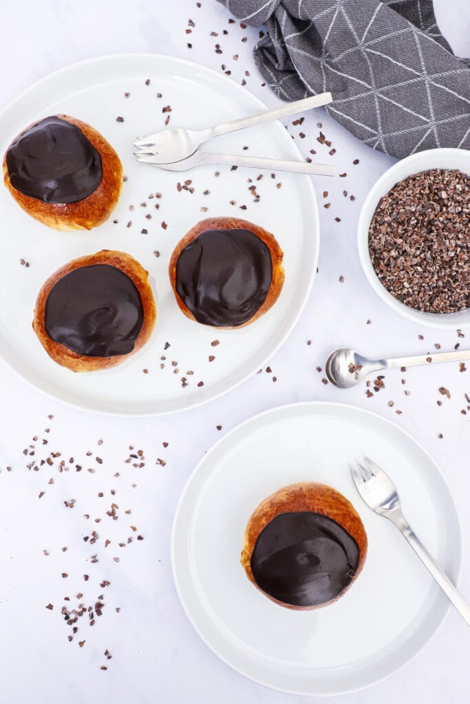 Fastelavnsboller med creme og chokolade - Nem opskrift