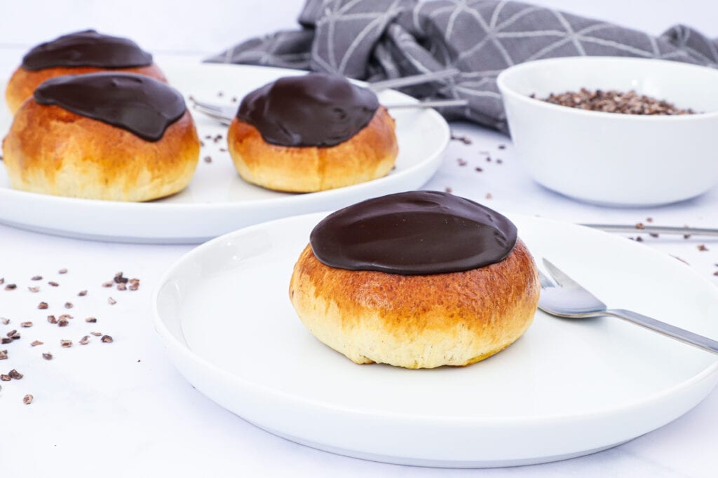 Fastelavnsboller med creme og chokolade - Nem opskrift