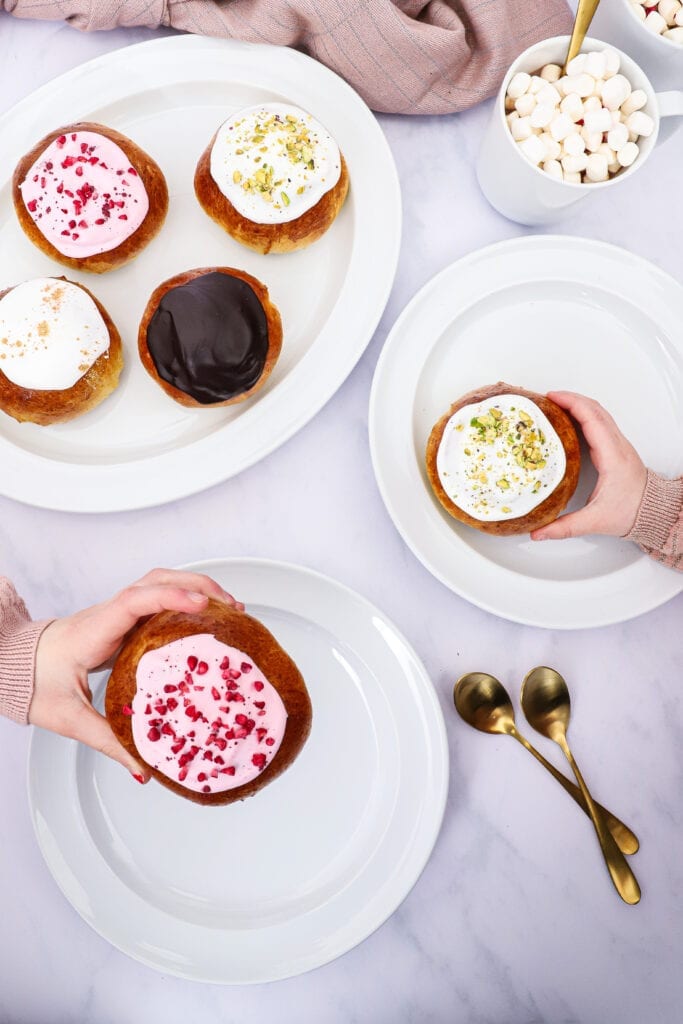 Fastelavnsboller med creme og chokolade - Nem opskrift