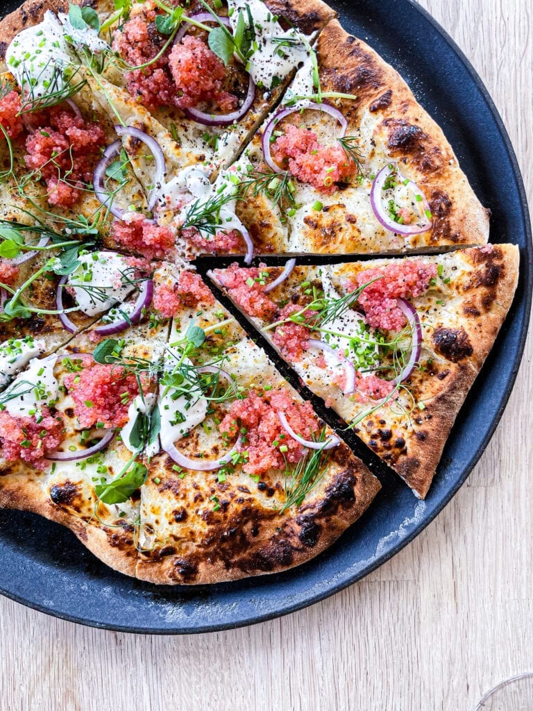 Pizza med stenbiderrogn - Opskrift på skøn pizza topping