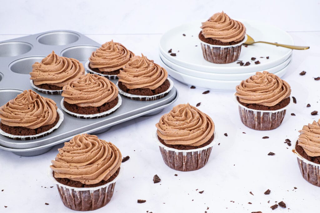 Chokolademuffins med nutella frosting - Opskrift på choko muffins