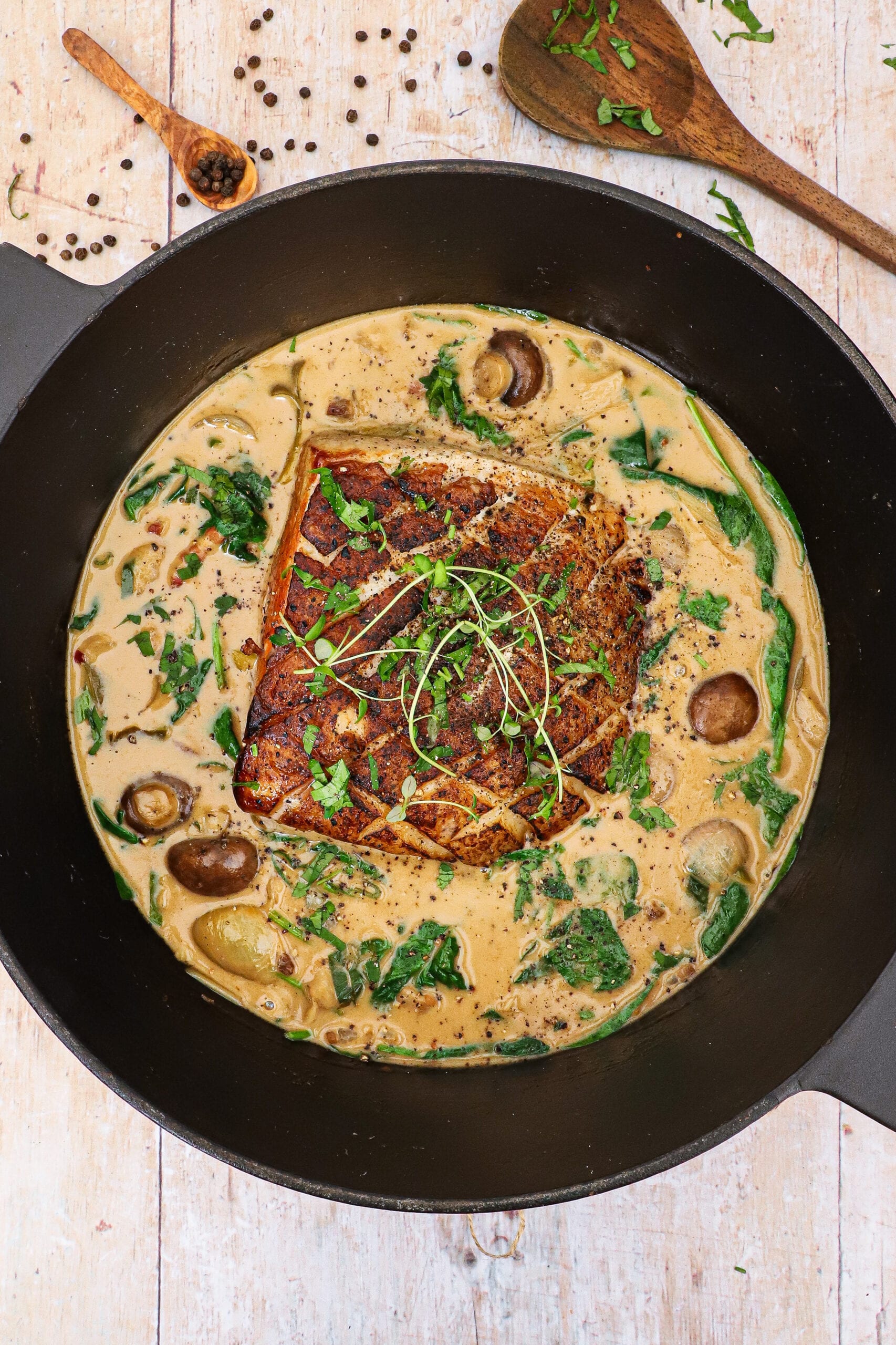 Skinkeculotte i flødesauce - Opskrift på skinkeculotte i gryde