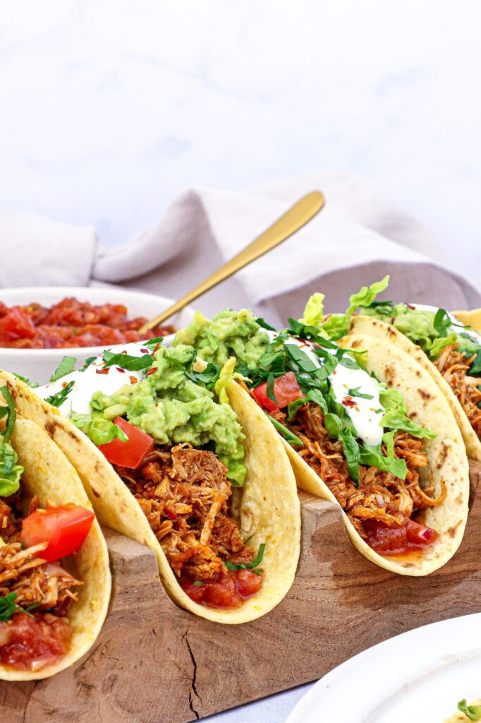 Tacos med braiseret mexicansk kylling - Opskrift på mexicanske tacos
