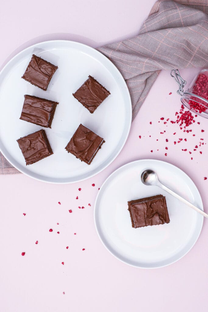 Chokoladekage med frosting - Opskrift med chokolade frosting
