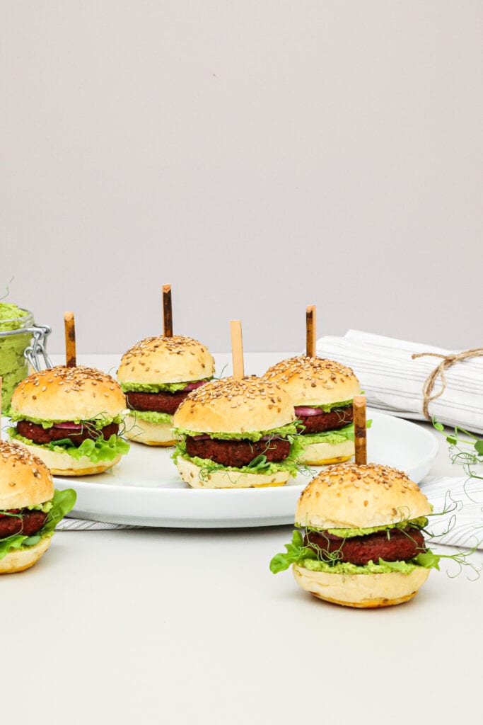 Vegetar sliders - Opskrift på sliders med vegetarbøf og ærtehummus
