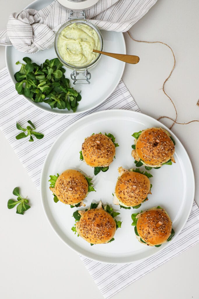 Sliders med kylling - Opskrift på sliders med estragon mayo