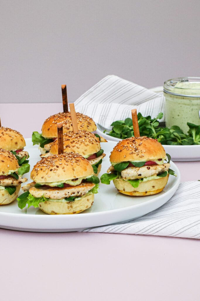 Sliders med kylling - Opskrift på sliders med estragon mayo